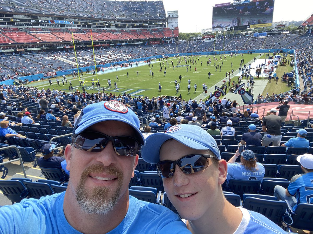 robinsonc99's tweet photo. Thanks @KirklandWolfe for the seats #Titans #TitanUp https://t.co/tAajKDskZ4