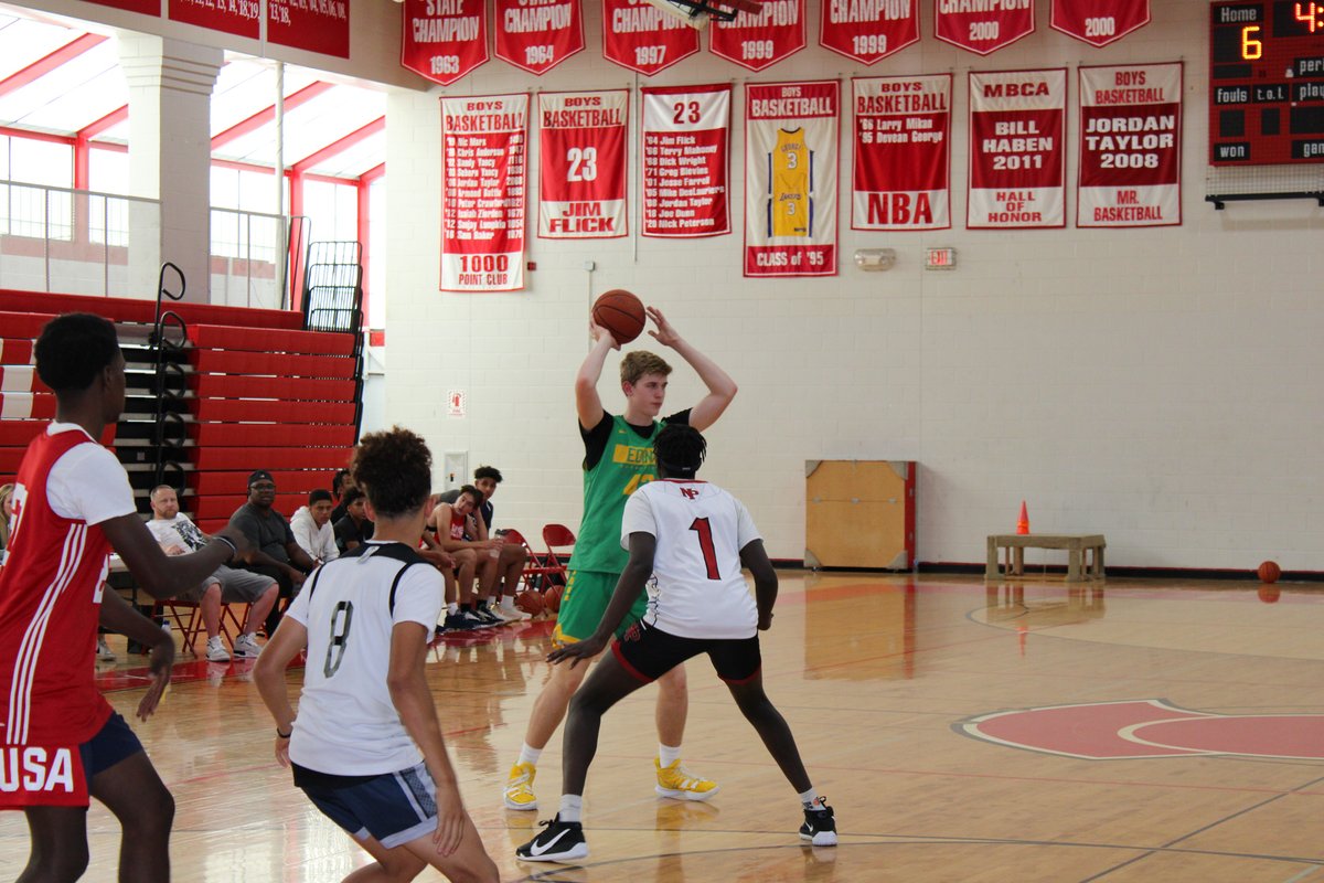 📸The Twin Cities Under the Radar Showcase 2025 game had all the action and had the gym ROCKING‼️

ONE OF THE BEST YOUNG UP AND COMING CLASSES IN MINNESOTA WITH TOP PROSPECT.

Photo Cred: <a href="/CoachDon5/">CoachDon</a> Hoop Stars Media
<a href="/HoopStarsCoachT/">Coach Terrance Waits Sr Varsity Asst St Cloud Tech</a> <a href="/MNHSU/">MN Hoopers Stand Up</a> <a href="/RoundballRemix/">RoundBall Remix Classic🔥</a> 

#HOOPSTARSMEDIA