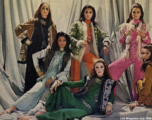 zadspice's tweet photo. these are traditional afghan clothes, not the demonic outfits the taliban is desperately trying to impose #AfghanWomen #DoNotRecognizeTaliban #Afghanistan https://t.co/GdTYWCh047