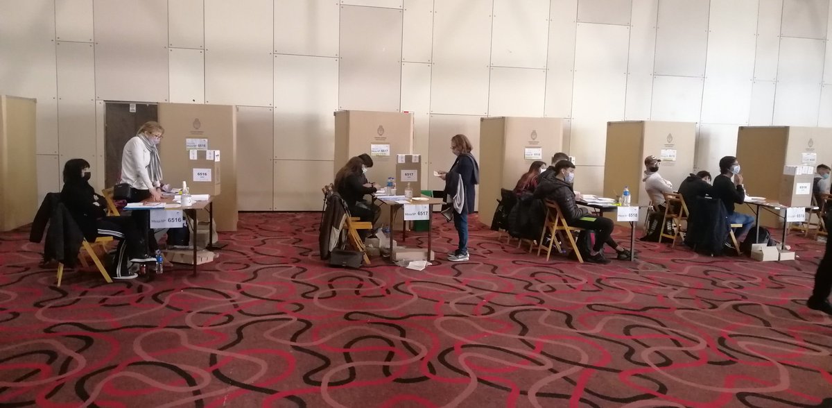 En el mundo.. Blockchain Revolution..
Mientras tanto en la Argentina..