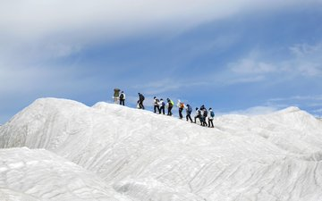 SportEspecial's tweet photo. A world record was created today when 8 specially-abled people reached Kumar Post at 15632 feet on the Siachen glacier. Indian Army special forces veterans made Operation Blue Freedom a grand success: Northern Command, Indian Army. 

#IndianArmy #Siachen #OperationBlue https://t.co/zSFzNWk50E
