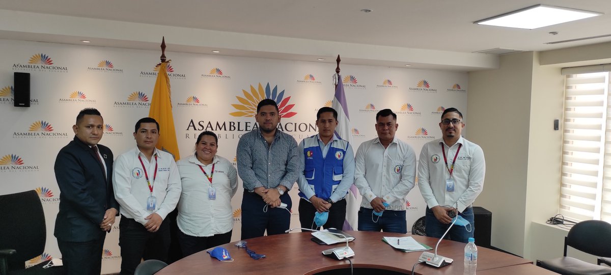 CNTAPSECUADOR's tweet photo. En Guayaquil¶ Comisión ejecutiva #TAPS participa con su opinión en el despacho de la Asambleísta @VickyDesintonio proponente de la reforma a la ley humanitaria con el fín de que la misma llegue a más #TrabajadoresDeLaSalud que estuvieron en #PrimeraLinea 

#JusticiaParaLosTaps https://t.co/tgnLguJHL4