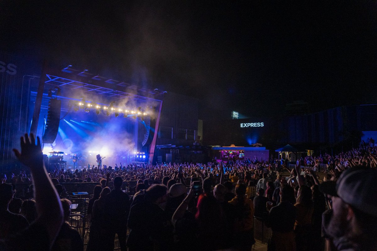 Weerd_Science's tweet photo. @CaTJrules @MarqeeMarie @ADrovetta Yeah the palladium will go OFF. Last night in Ohio was one of the best shows of our career. https://t.co/8hUYGQeyUa