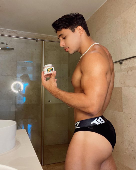 SCRUB'D UP BOOTY SCRUB  @WeCakdUP 🥵   Exfoliante con olor a sand&iacute;a 🍉  me encanta porque deja mi piel<a href="/tag/tjbiggz"class="tags"><span>#tjbiggz</span></a><a href="/tag/cakdup"class="tags"><span>#cakdup</span></a>