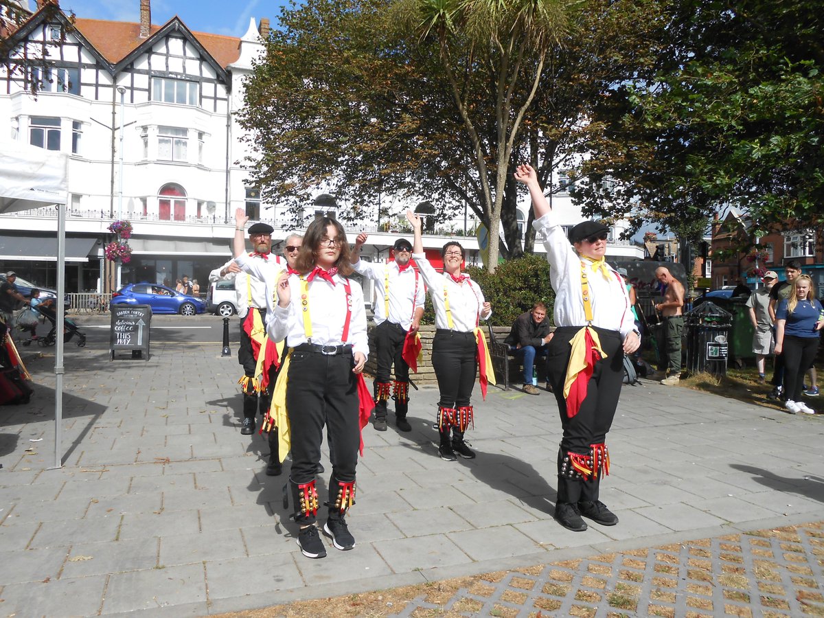WorthingLarks's tweet photo. We have had an amazing two days dancing at @WorthingTCI Food Festival! We danced 4 stands in all and are very excited to say we have already been invited back next year! #worthing #morrisdancing #worthingfoodfest #worthinglarks #morrisiscool #cotswoldmorris https://t.co/brB8FoJhnV
