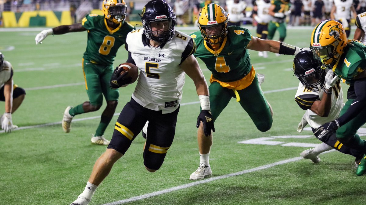 UWOshkoshTitans's tweet photo. ICYMI: Kobe Berghammer threw for three touchdowns and Mitch Gerhartz added a rushing score as nationally ranked @UWOFootball built a 21-0 lead and went on to defeat NCAA Division II member Northern Michigan University, 28-10, Saturday.

Recap: https://t.co/nkZ5dhBL3n https://t.co/ZYKzum2gqR