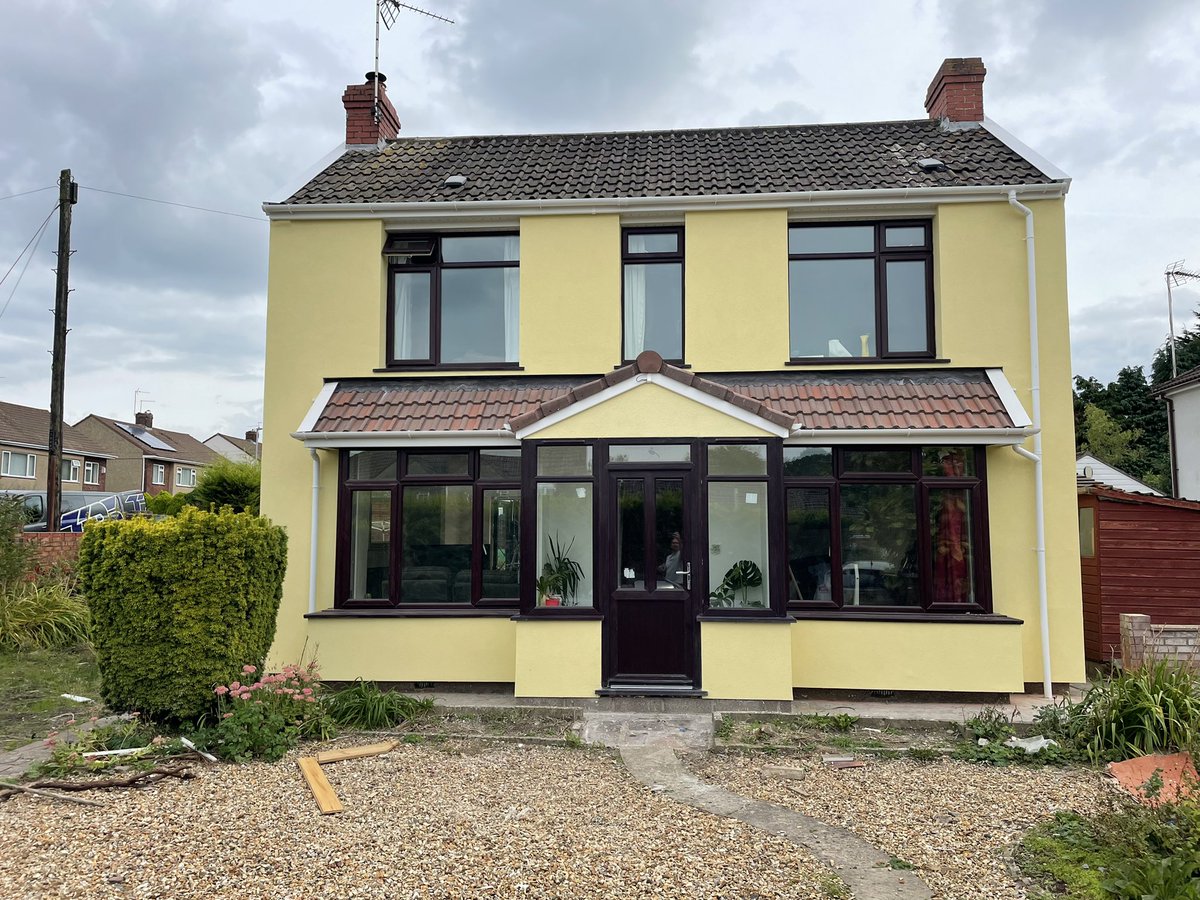 Scott_TRS's tweet photo. Another house completed by the TRS team, this one a GHGS. All materials supplied by @samsw11 &amp; @alseccofacades. #ewi #render #thincoat #bristol. TRS - The Rendering Specialists https://t.co/sU0tkp2FzZ