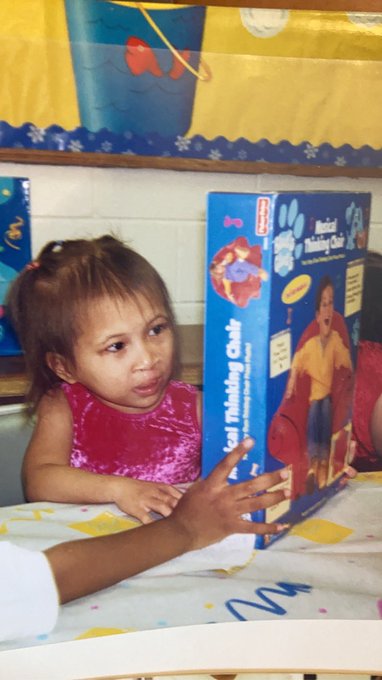 I literally had a Blue Clue&rsquo;s themed birthday party, &amp; now I NEED a new Magical Thinking Chair. #BluesClues25<a href="/tag/imsocute"class="tags"><span>#imsocute</span></a><a href="/tag/bluesclues25"class="tags"><span>#bluesclues25</span></a><a href="/tag/stevebluesclues"class="tags"><span>#stevebluesclues</span></a>