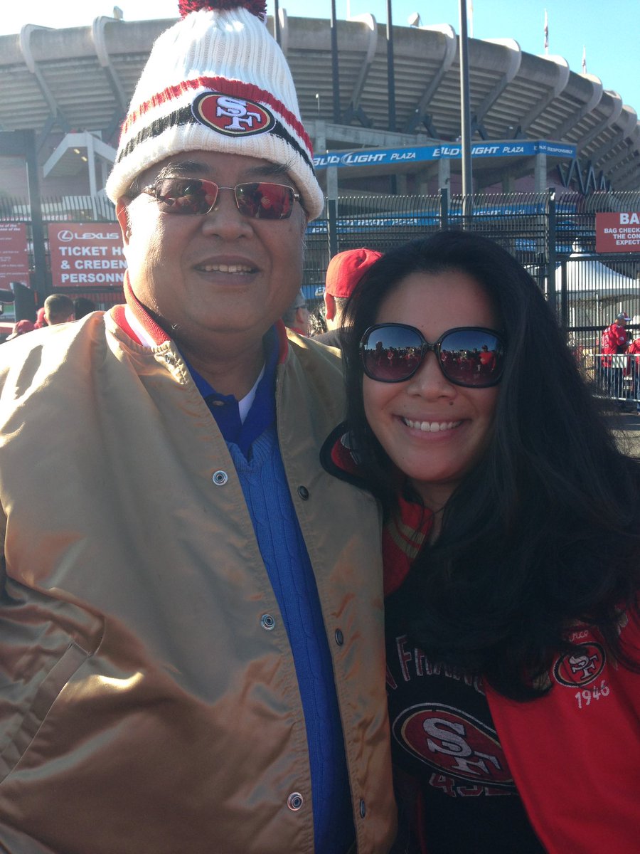 BootyPanda's tweet image. First game day without dad 💔, but got his lucky 30+ year old @49ers jacket up in time for him to have a front row seat for kick-off. Hope it helps them win it all this season🔥! LET’S GO!!!  @gkittle46 @JimmyG_10  @kyleshanahan7 @nbsmallerbear 
P.S. @JoeMontana, you’re his fave!