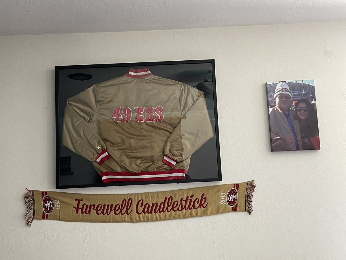 BootyPanda's tweet image. First game day without dad 💔, but got his lucky 30+ year old @49ers jacket up in time for him to have a front row seat for kick-off. Hope it helps them win it all this season🔥! LET’S GO!!!  @gkittle46 @JimmyG_10  @kyleshanahan7 @nbsmallerbear 
P.S. @JoeMontana, you’re his fave!