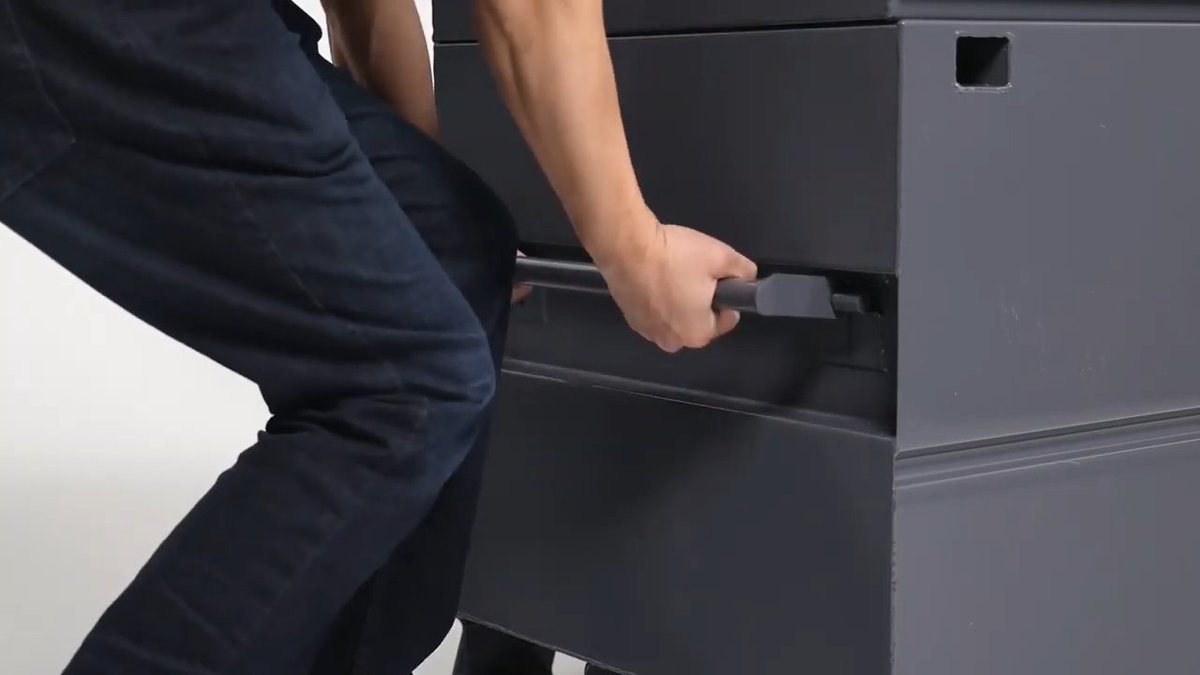 LifeBetterBuilt's tweet image. Better Built #JobsiteStorage Chests have ergonomic, recessed handles with 90-degree stops to provide maximum leverage while moving them on the jobsite. #GangBox 
LEARN MORE: bddy.me/3E9S87g
