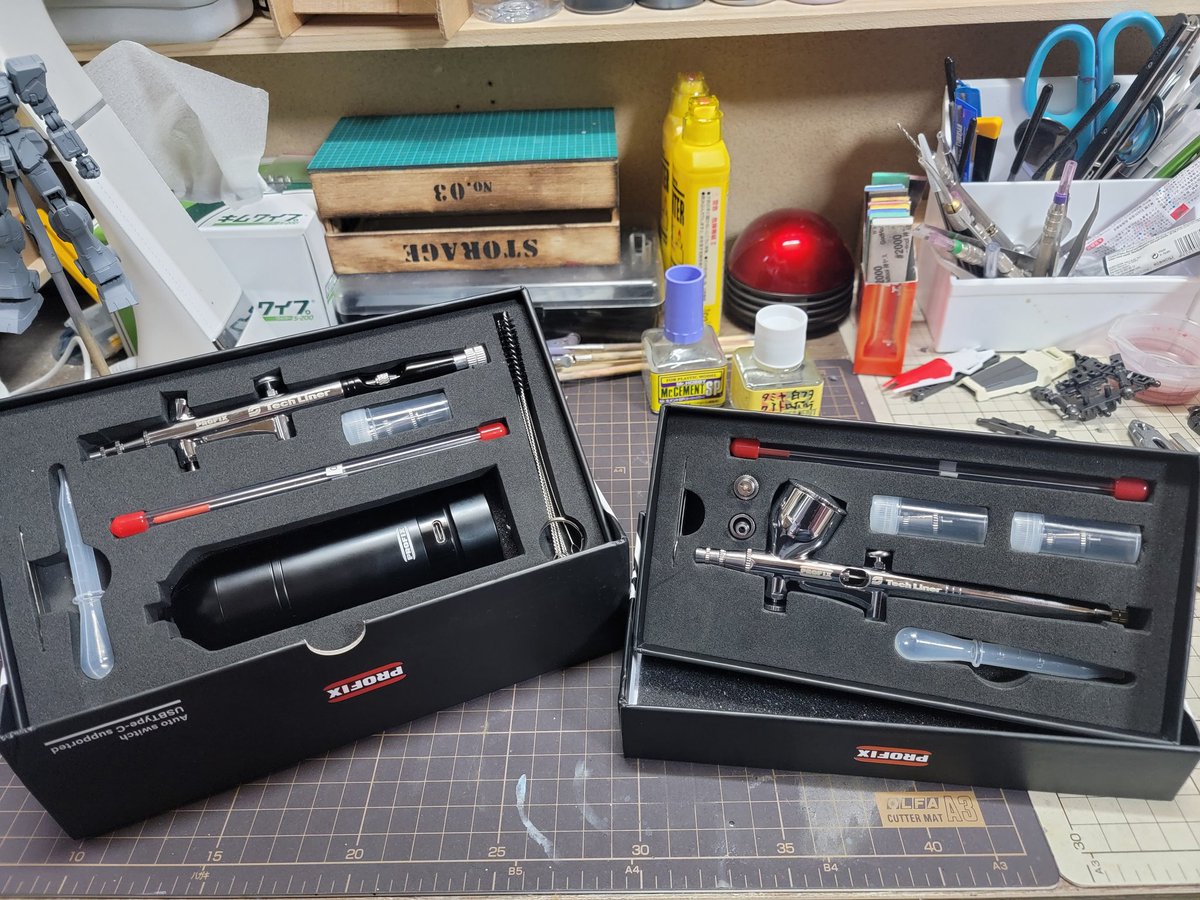 dahchan0712's tweet photo. #RAYWOOD PROFIX Tech Linerのハンドピース TH-C01が届いた!とりあえずシンナー通して一応掃除。
からの、ガイアの黒サフを吹いてみた。
ちょっと塗料が濃かったかなぁ。少し希釈の調整しなきゃかなぁ。
使い心地はリプへ
#PROFIX #TechLiner #充電式エアブラシ https://t.co/K4PVOFzOcc