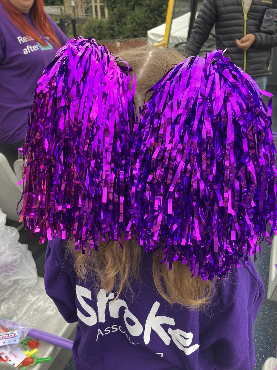 mden320's tweet photo. @Hadrian_Park #HPPS4Aostriches busy day for this today supporting all the runners on the Stroke Association party bus. She was a real motivator!! https://t.co/JqXeOl1tq9
