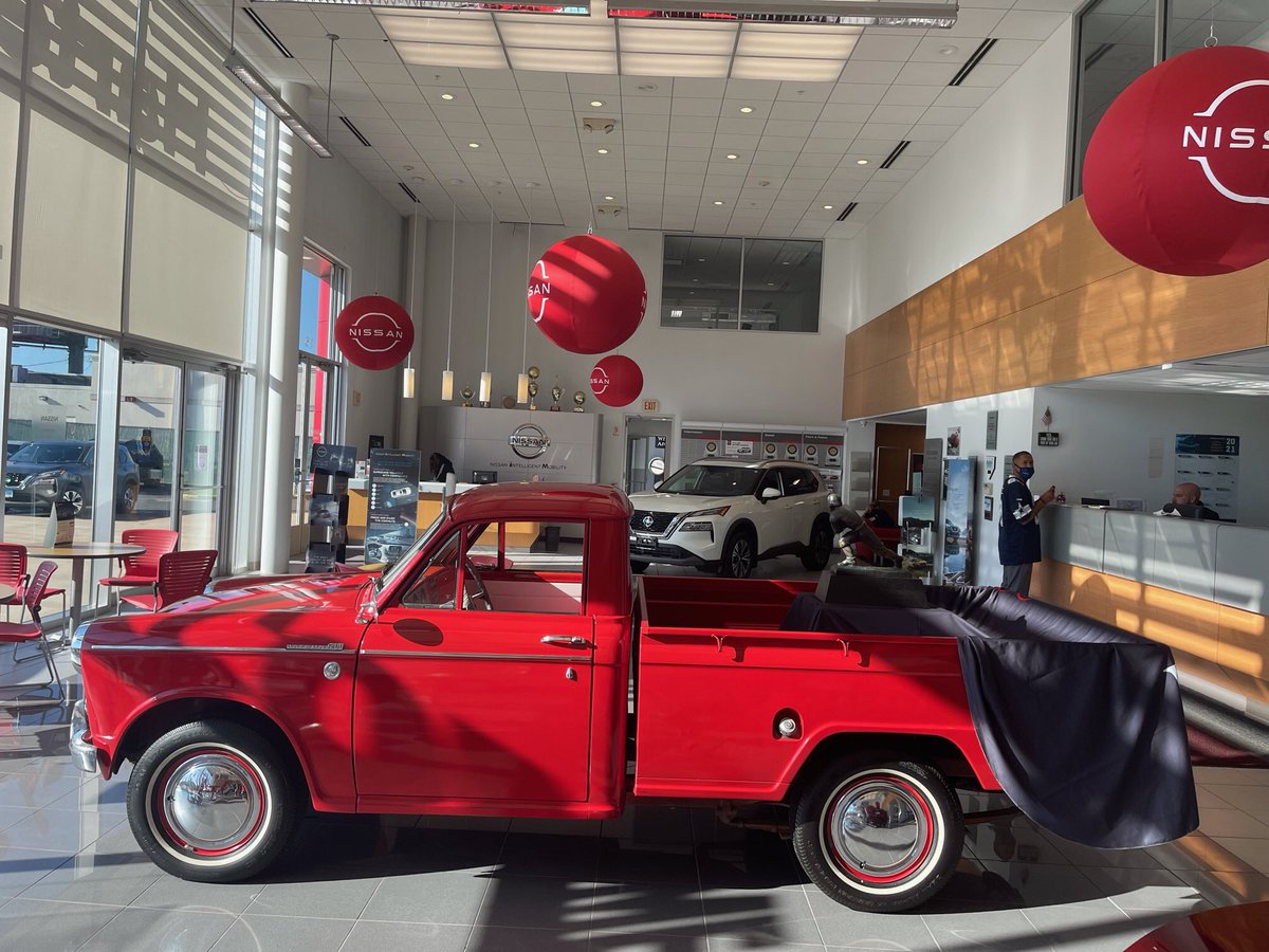 hartecars's tweet photo. Happy Sunday everyone! If you are looking for something fun to do, come see the Heisman Trophy at Harte Nissan in Hartford. It is here for a limited time only so make sure you stop in soon! 🤩 🏈#HarteAutoGroup #HeismanTrophy #FootballSunday https://t.co/8mQsoWKcZS