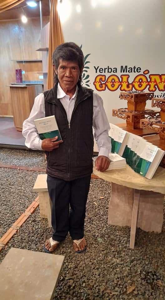abiggailmm's tweet photo. NATIVO PRESENTA SU PRIMER LIBRO MEDICINAL. En Jesús de Tavarangué en un lanzamiento de un nuevo emprendimiento"Yvy Guaraní", el Sr Luis Cabral, Médico  Medicinal de la comunidad Guavirami, presentó su primer libro de nombre  PO'Ã KA'AGUY MBY'A
Un recetario de medicina natural + https://t.co/7uxsxLCE5t