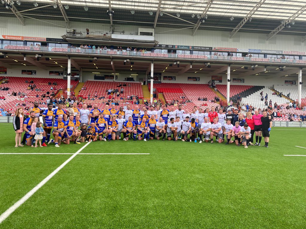 Waggataurus's tweet photo. There she is @Rugbyforheroes @gloucesterrugby @miketindall13 @mattjess14 @robcook1515 @thinusdelport congratulations on the win gutted π’ π Bring on the rematch π Least I cut hey @KeithSenior4 #crosscodebattle #leaguevsunion π Everyone please follow @Rugbyforheroes πͺπ₯ https://t.co/lqgI2aKcu3