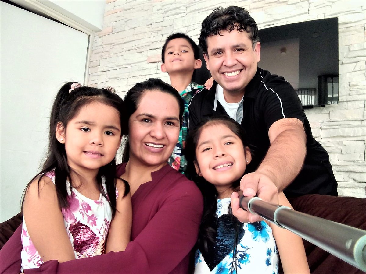 henrylunab's tweet photo. Mi familia el mejor regalo de Dios 😃☝🙌
#FelizDiaDeLaFamilia https://t.co/sSrrHjjc3v