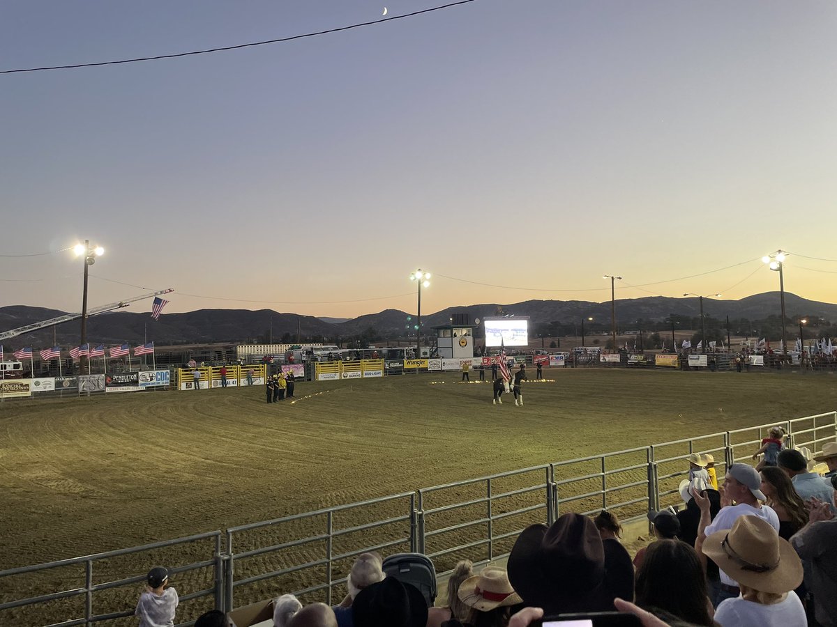 robdog710's tweet photo. The rodeo is cool https://t.co/VhhAV2nf4X