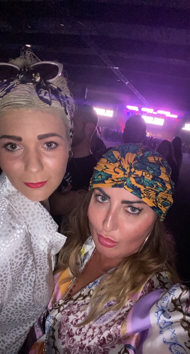 gemmavw20's tweet photo. Butlins you’ve been a blast 💥 until next year ✌️ #butlins #90s #fancydress #patsyandedina #abfab https://t.co/xlLZcAtHkc