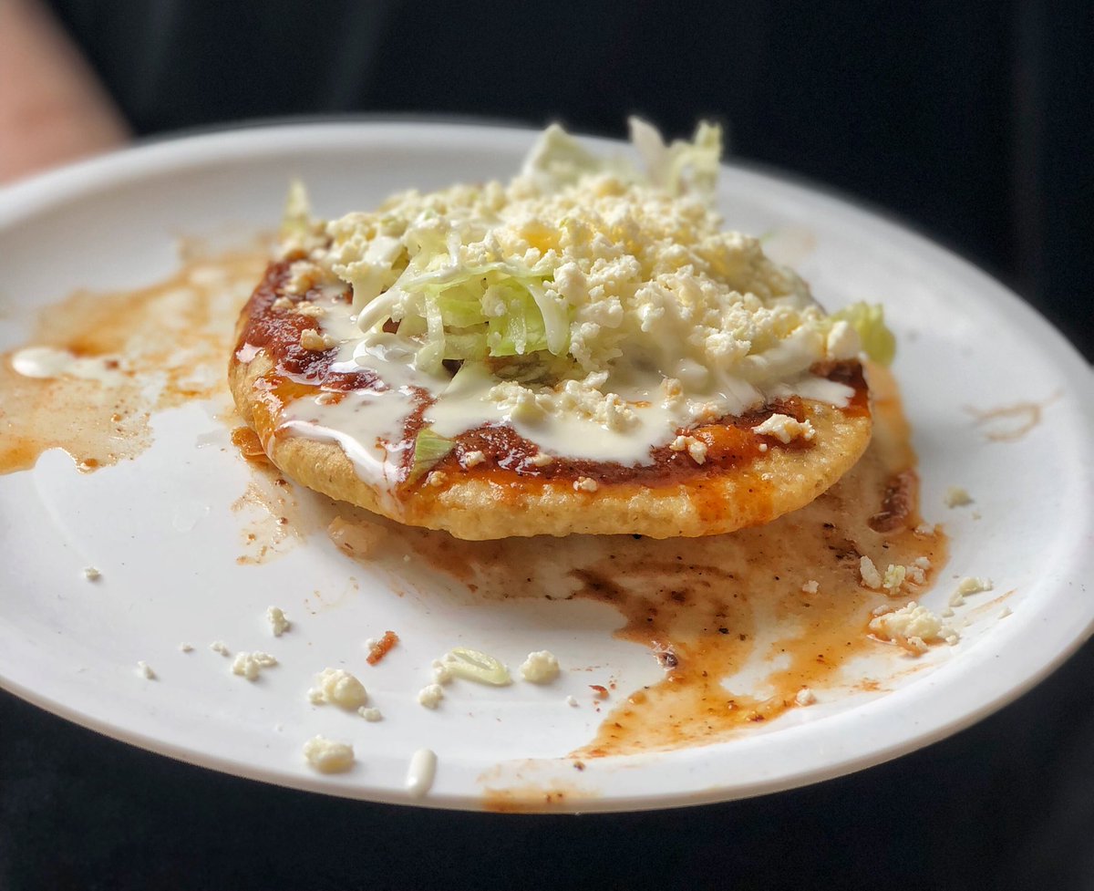 Antojitos Acapulco en Puebla 🤤
Pelonas, molotes y gorditas de chicharrón 
•
•
#ElBuenComerMx