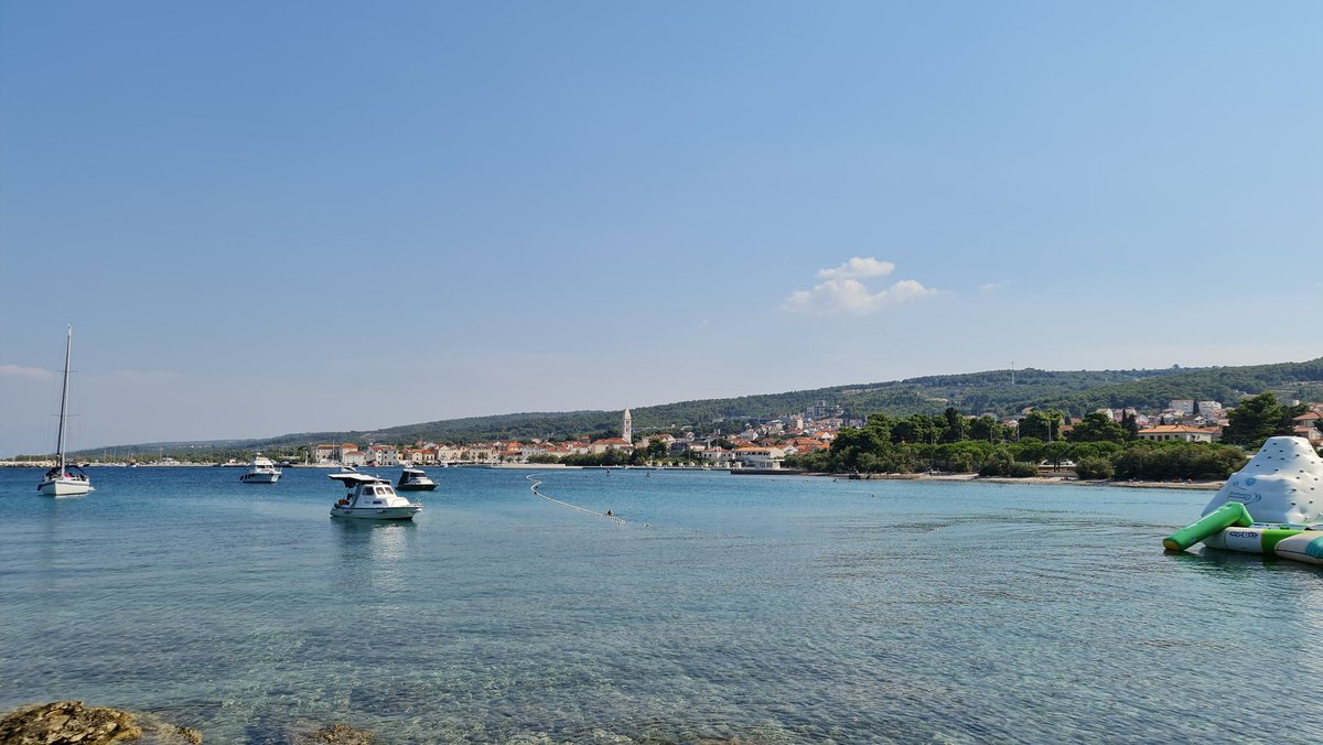 WWien10's tweet photo. 26 Grad waren es heute in #Favoriten, #Spätsommer pur! Auf #Brac in #Supetar & #Splitska gab es nochmals 30 Grad. https://t.co/7OJEGJmq91