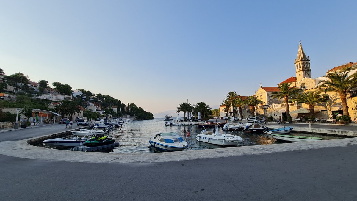 WWien10's tweet photo. 26 Grad waren es heute in #Favoriten, #Spätsommer pur! Auf #Brac in #Supetar & #Splitska gab es nochmals 30 Grad. https://t.co/7OJEGJmq91
