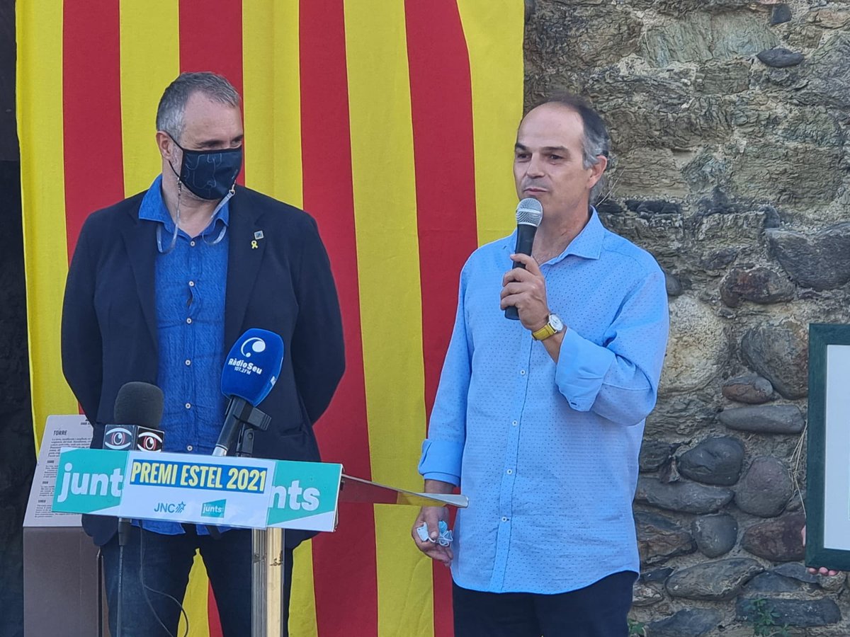 Emocionant acte a la Torre Solsona de #Castellciutat amb l'entrega del premi Estel al conseller <a href="/jorditurull/">Jordi Turull i Negre</a> de mans de <a href="/JuntsxAltUrgell/">Junts per l'Alt Urgell 🎗</a> i la <a href="/JNCAltUrgell/">JNC Alt Urgell</a>. Un gran ambaixador de Josa i de l'Alt Urgell i un enorme lluitador per la llibertat de Catalunya.