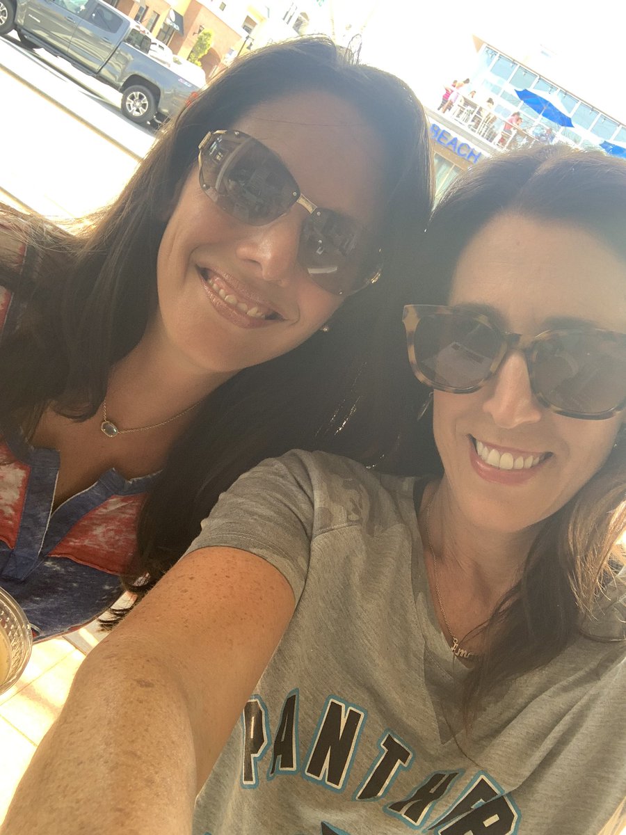MarciRubin123's tweet photo. The most wonderful time of the year…… football is back AND it still feels like summer!!! #KeepPounding #LocalSummer #PanthersVsJets love having my game on local tv! @Panthers @nyjets #cametoabaranyway! @anchortavernnj https://t.co/ZwFxzz5tZi