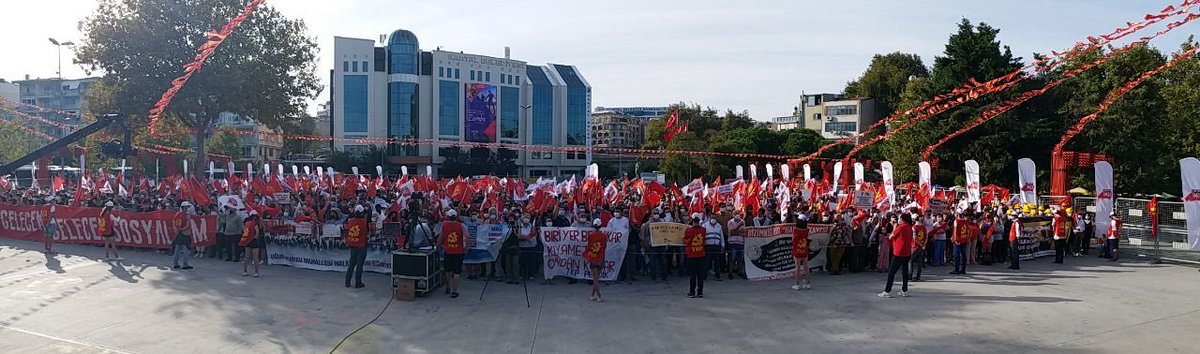KonyaTkp's tweet photo. 12 Eylül 2021,
Artık Eylül’ler Türkiye’de hüzünle değil umutla büyüyecek.

ÇARK ÇEKİÇ büyüyor,
İşçilerin gür sesi duyuluyor,
Artık,
Halk güzel günler için Ülkenin umudu TÜRKİYE KOMÜNİST PARTİSİ’yle yarınlara yürüyor... https://t.co/3hOKTunB73