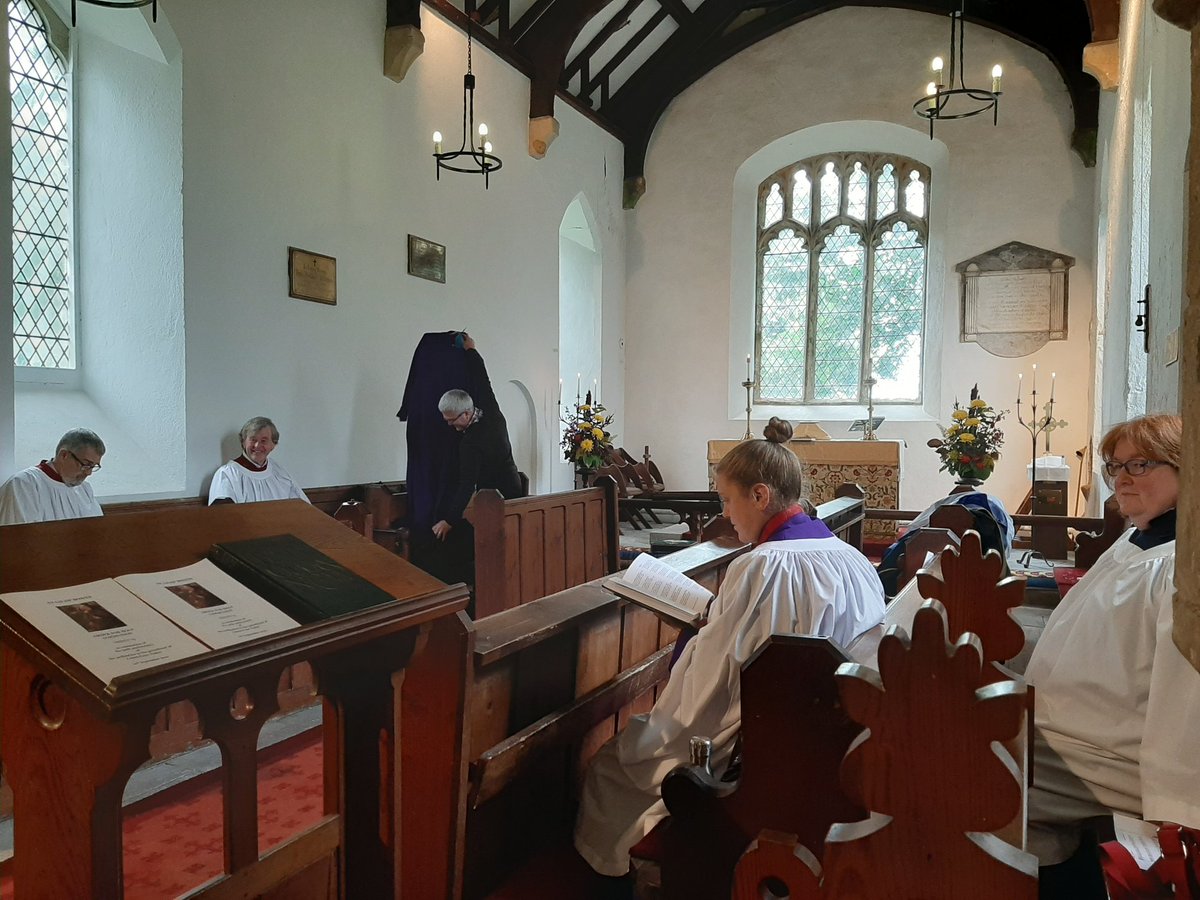 RectoryChorale's tweet photo. 1st outing since March 2020 for Rectory Chorale at St Giles, Bowes to celebrate 50th of anniversary of Priesting of 1 of our members, Canon Peter Fisher. Only 6 of us able to make it but so good to sing together. Gave Andrew Robinson chance to play organ. https://t.co/jtLipfVZiT