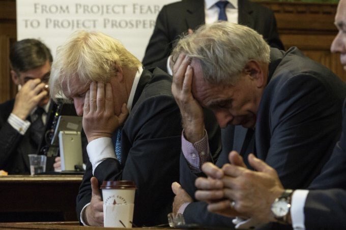 Lee_Raa_Tuu's tweet image. No More Working From Home 😭😭🥺

#FamilyMeeting 
#AlertLevel2