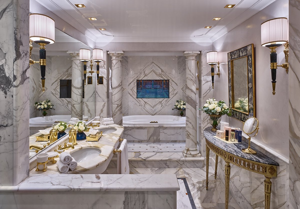 Take your bathroom selfies to the next level ✨

#PetroniusSuite #marbleeverywhere #suitelife #suite #luxurysuite #bathroomselfie #beautifulbathrooms #beautifuldestinations #beautifulhotels #relax #relaxmode #relaxingday #relaxingmood #jacuzzi #luxury #roma #rome #italy