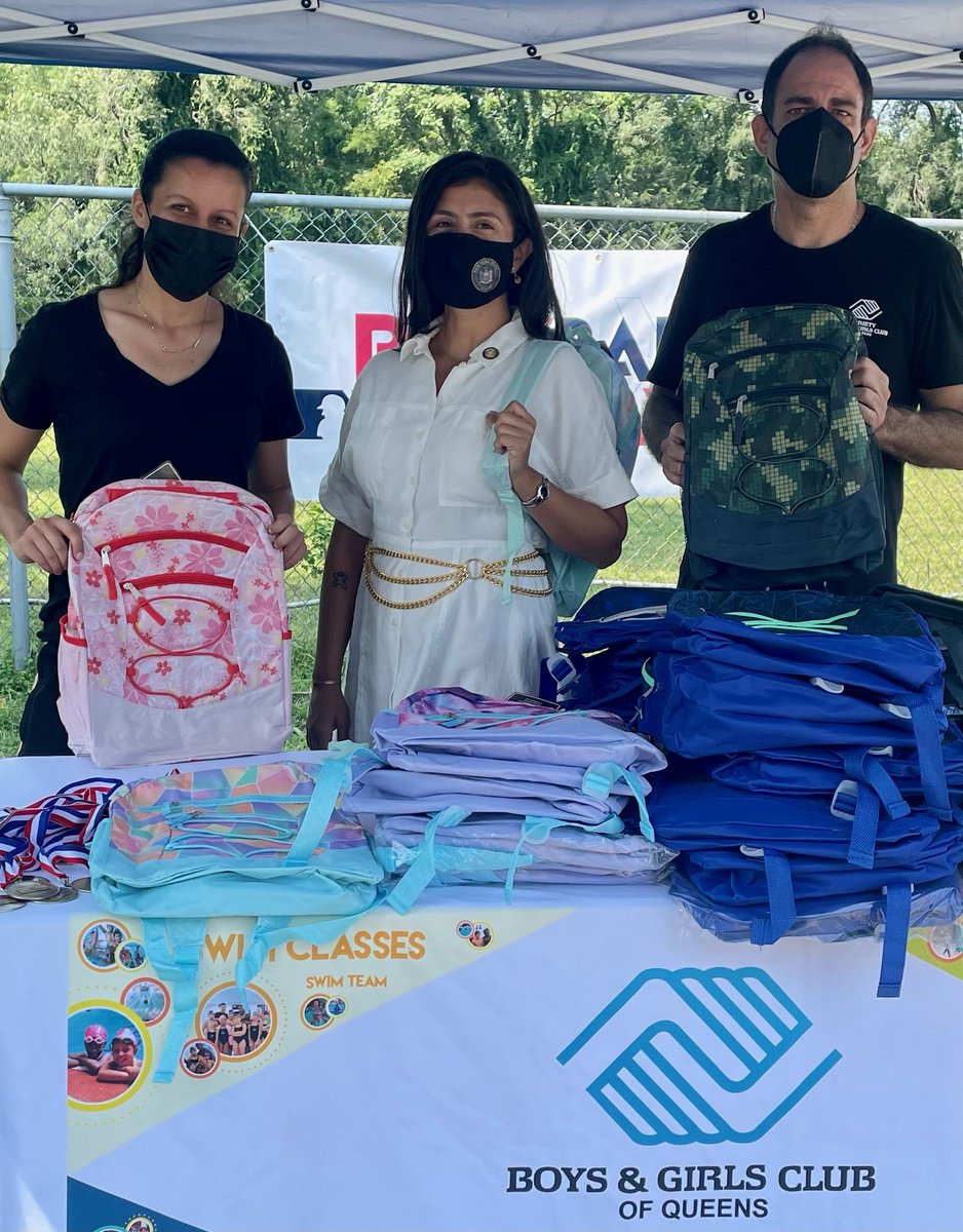 jessicaramosqns's tweet image. The kids in Astoria are ready to knock it out of the park this school year! 
⚾️🎒
It was so great to see so many families and students excited about the new school year (Starting Monday 9/13). 
🎒⚾️
Big thanks to our partners for helping to make this all possible! ⚾️📚