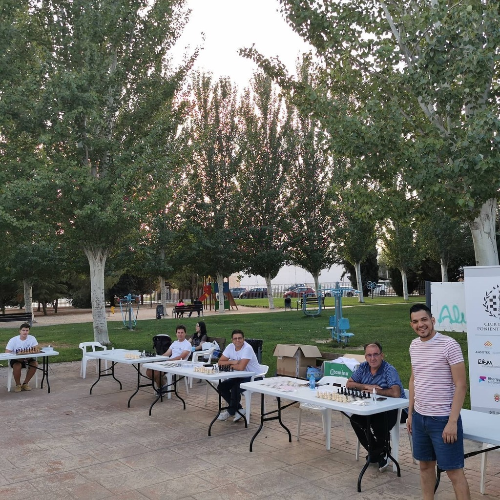 Los 'streamers' Andrés Guerrero y Maestro Luisón, en el I Torneo 'Torre de  la Alquería