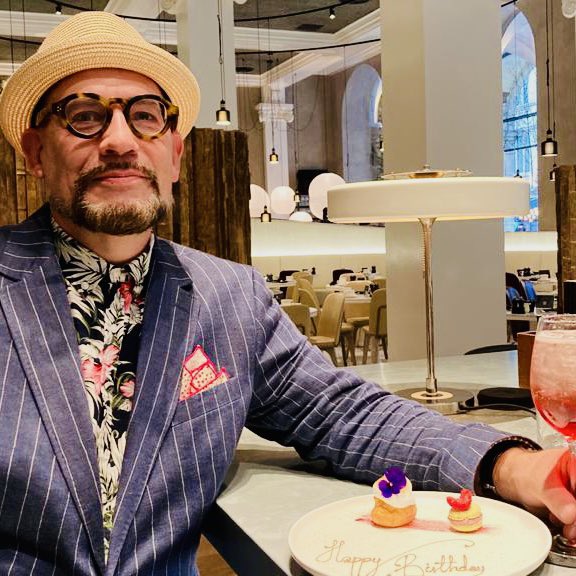Hatdandy's tweet photo. ART FOR ARTS SAKE
Finally we get to see Alan Measles &amp; the rest of the gang Birthday treat for Nellythehat #graysonperryartclub @mcrartgallery followed by drinks @edwardianmanchester with top service from Matt lunch at @masonsmcr All down to love of my life #MrsNTH #serendipity https://t.co/edX1FdGhS7