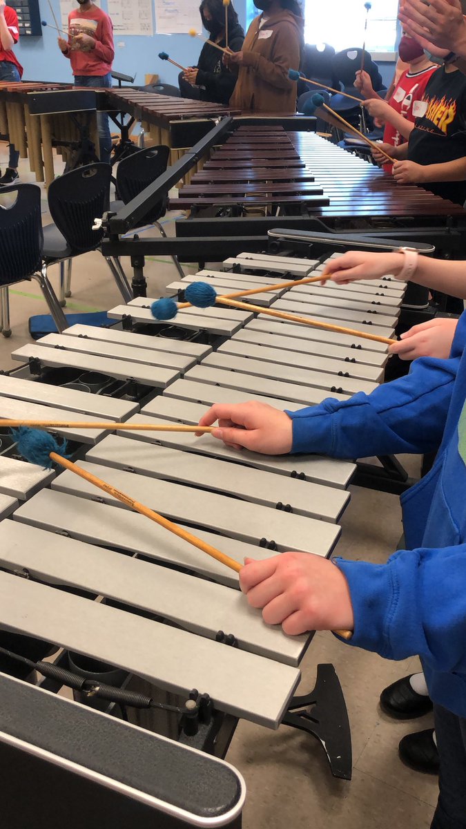 Elkinspointeba1's tweet photo. EPMS Band Staff, MHS/RHS band directors and students out to help the EPMS 6th grade start up clinic Saturday September 11th. The event ended with the Mil-Well pep band! @koperniak @kathastuart @RoswellPrinShaw @JonesBC_MHS #fcsmusic @epmsprincipal @FultonZone5 @FultonZone7 https://t.co/Gv9UNgEs2y