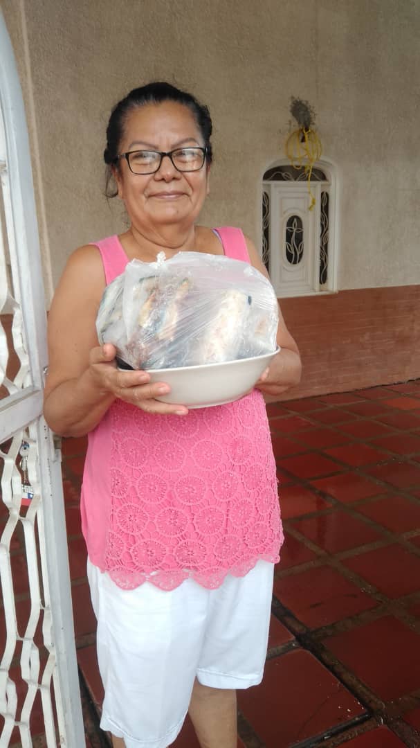 Estradacandanga's tweet photo. Realizamos Jornada de #Pescado en el sector Simón Bolivar 1 Parroquia Libertad del Municipio #Lagunillas Estado #Zulia dónde beneficiamos más de 100 familias. @ZuliaCorpesca @juanlayavargas @Minpescave2 @OmarPrietoGob @LeonidasAlcalde
#VenezuelaComePescado
#VacúnateYA #Pescalito https://t.co/5VNUoxlCL9