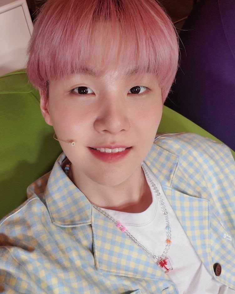 glossfie's tweet photo. pink rapline https://t.co/mimTmqgfOX