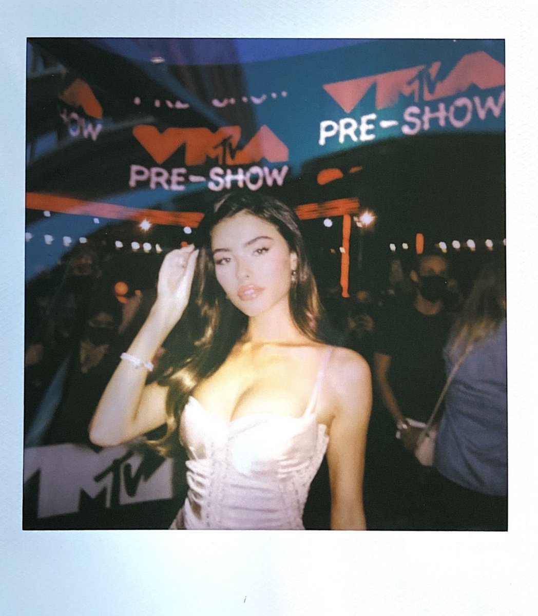 archivemebs's tweet photo. madison beer at the #VMAs 2021 <3 https://t.co/0UNIqoMUPP