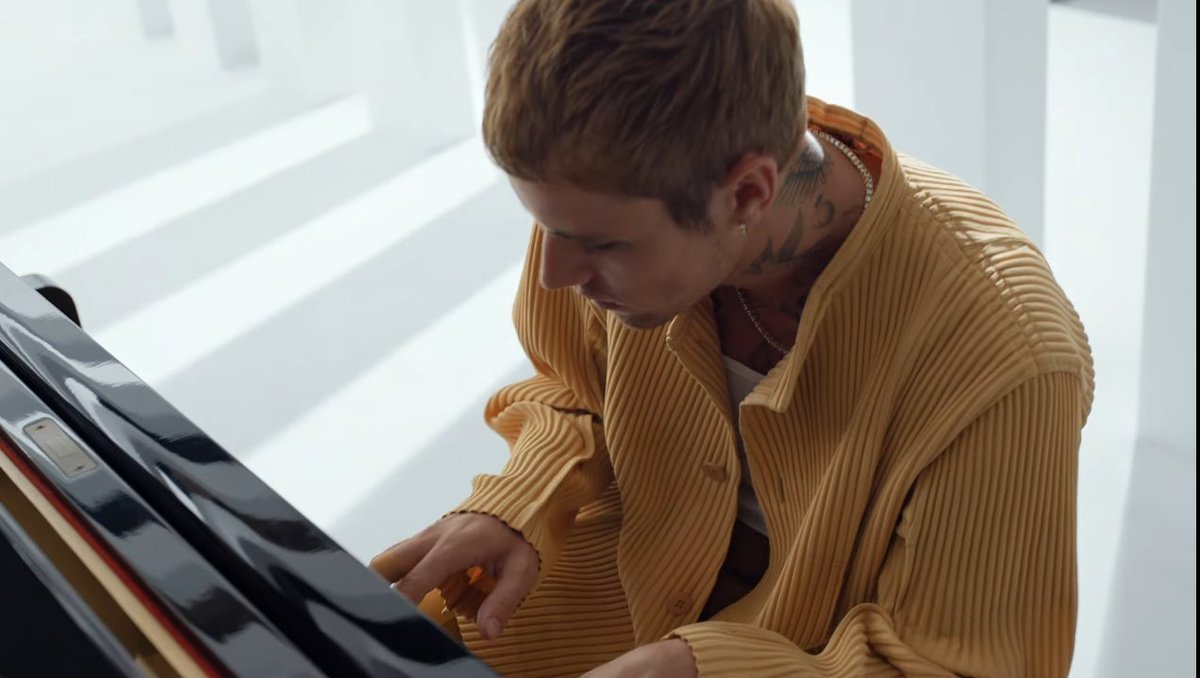 jafeplace's tweet photo. justin talking about "ghost": i want to use my gift of music to help people. giving my best is a blessing to me. "ghost" is a special song, i wanted to make people feel that there is hope. it takes time to heal but there comes a time when it doesn't feel so painful. https://t.co/cdCTBrEczx