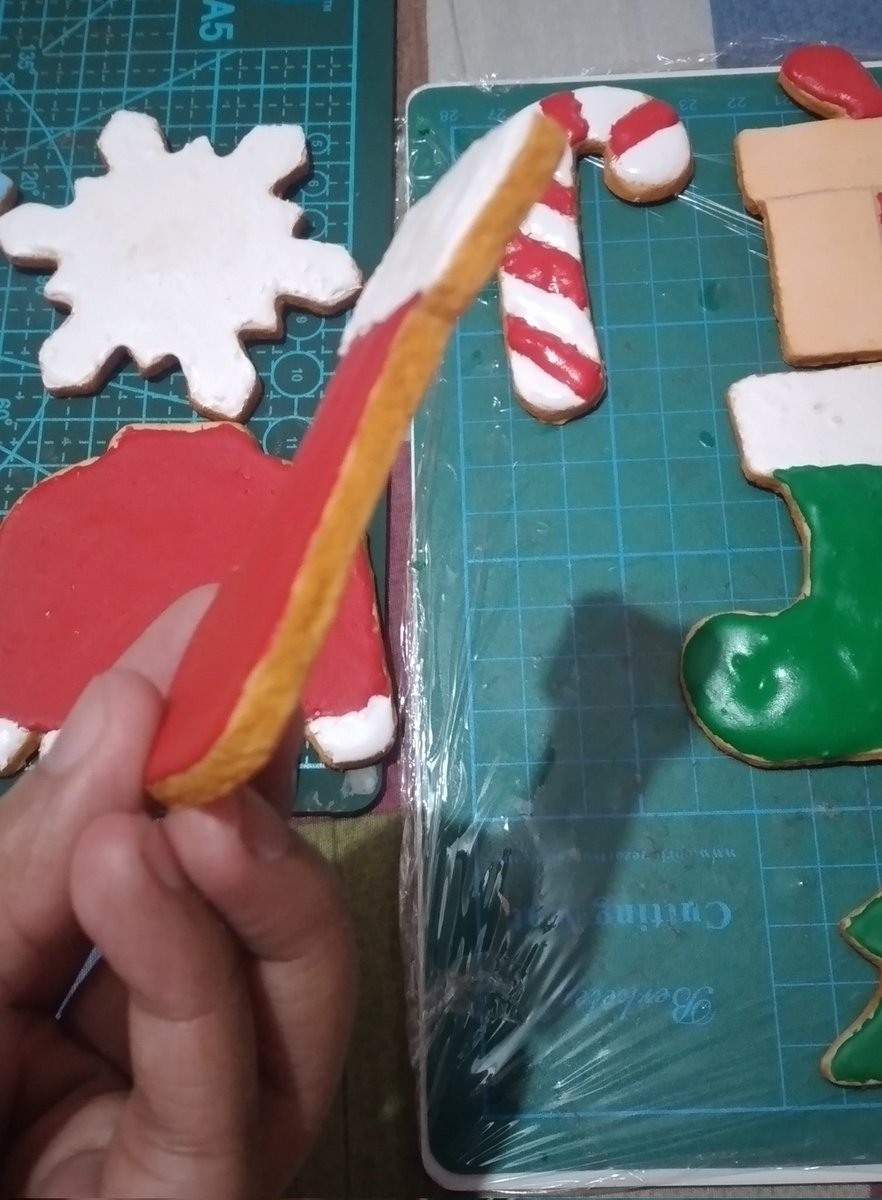 Getting all christmas 🤩🎄🎅
Making christmas cookie for decoration and this is made from air dry clay 🤩🤩🤩.

#airdryclay #Christmas #gift #christmasdecor #decoration #claygourmet #cookies #christmasornaments #christmascookies #holidays #gawangpinoy #pasko