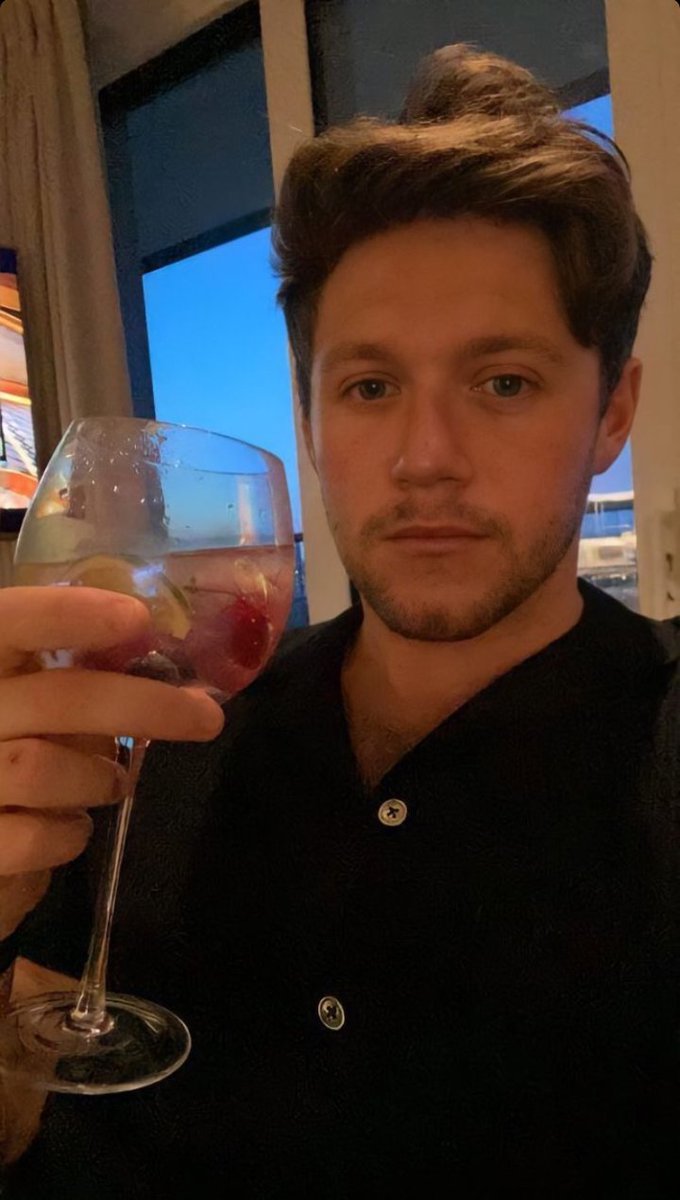 Fuckingavocado4's tweet photo. Hoy es cumpleaños de una mis personas favoritas de todos los tiempos, no puedo poner en palabras lo mucho que adoro y amo a esta personita, el que él sea feliz me hace feliz a mi.
#niallhoran #NHBIRTHDAY https://t.co/UZr8KRefpf