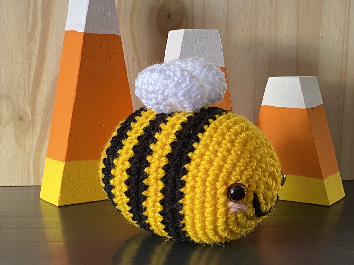 justjudidesigns's tweet photo. 🐝 AVAILABE FOR PRE-ORDER 🐝

Amigurumi Kawaii Bubble Bee Plushy! Made by yours truly! 

Available for pre-order now! $35 + tax &amp; shipping. DM or message me if interested! 

🤫 the wood candy corn will be available soon as well! https://t.co/L2mFOK0CIu