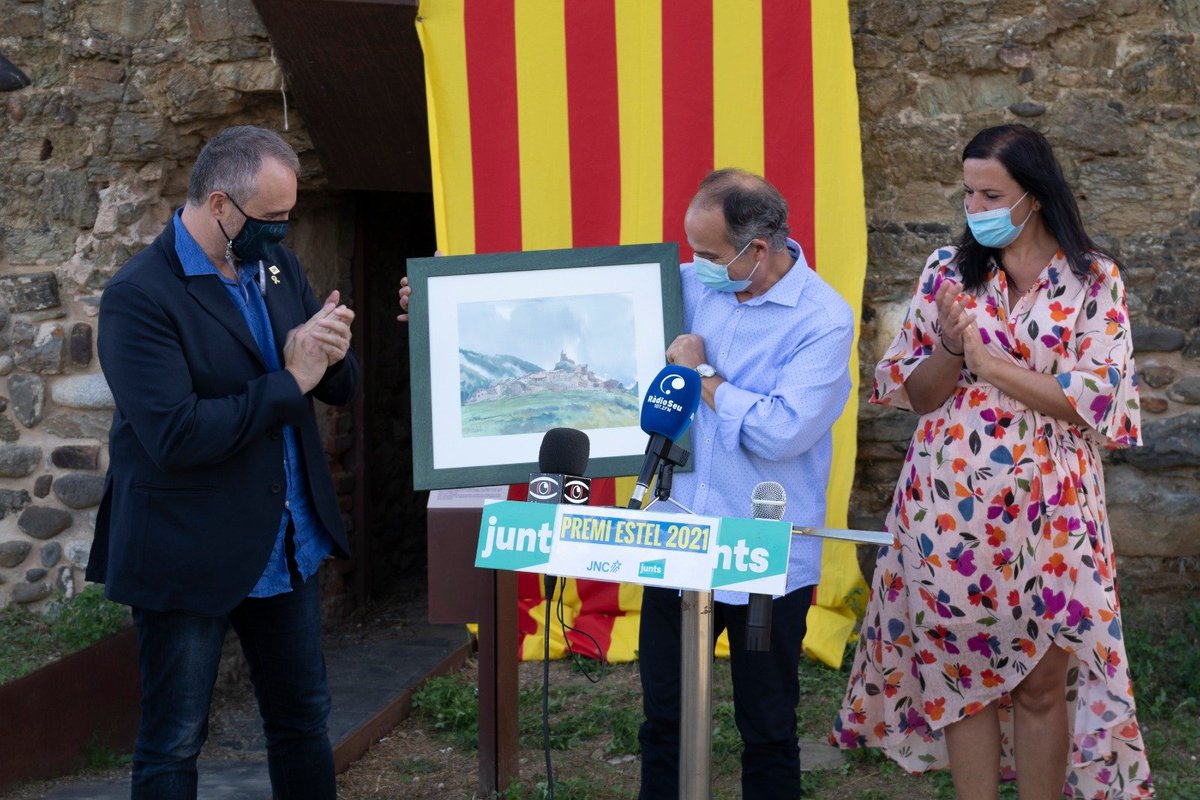 🔵 Aquesta tarda els companys de <a href="/JNCAltUrgell/">JNC Alt Urgell</a> i <a href="/JuntsxAltUrgell/">Junts per l'Alt Urgell 🎗</a> han lliurat el Premi Estel 2021 al conseller <a href="/jorditurull/">Jordi Turull i Negre</a>.

💛 Conseller, el teu compromís amb la independència de Catalunya és un exemple. La JNC sempre al teu costat per treballar fins a la plena llibertat!