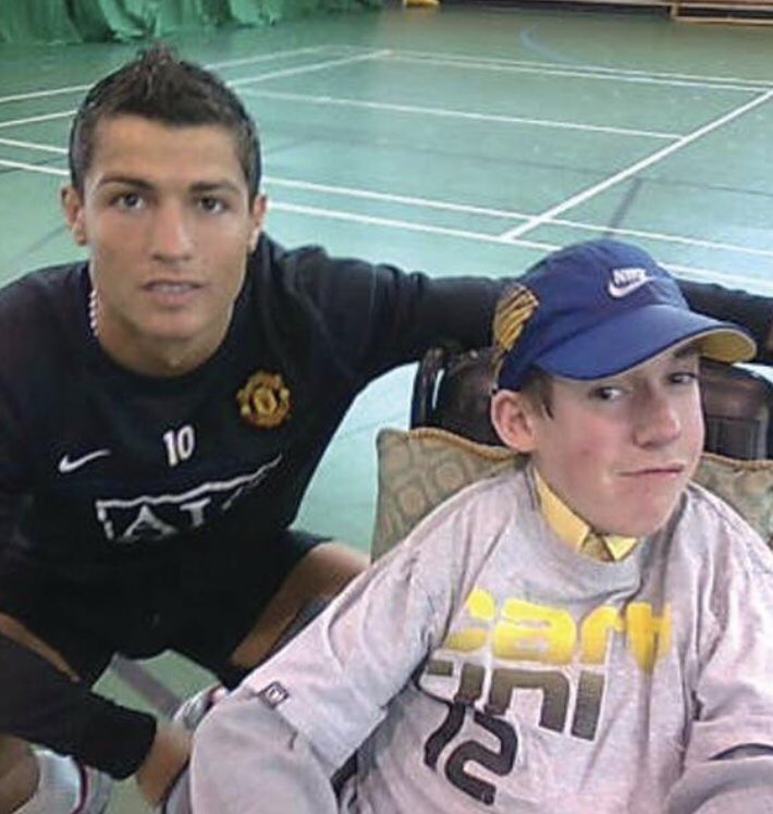 KyleWells316's tweet photo. @ManUtd Definitely now my mates back! #ReTweetif you love CR7! Wahayyyy!!! ππ»ππ»ππ» β₯οΈ#Ronaldo #mufc #cr7 https://t.co/Yty3vfVKlV