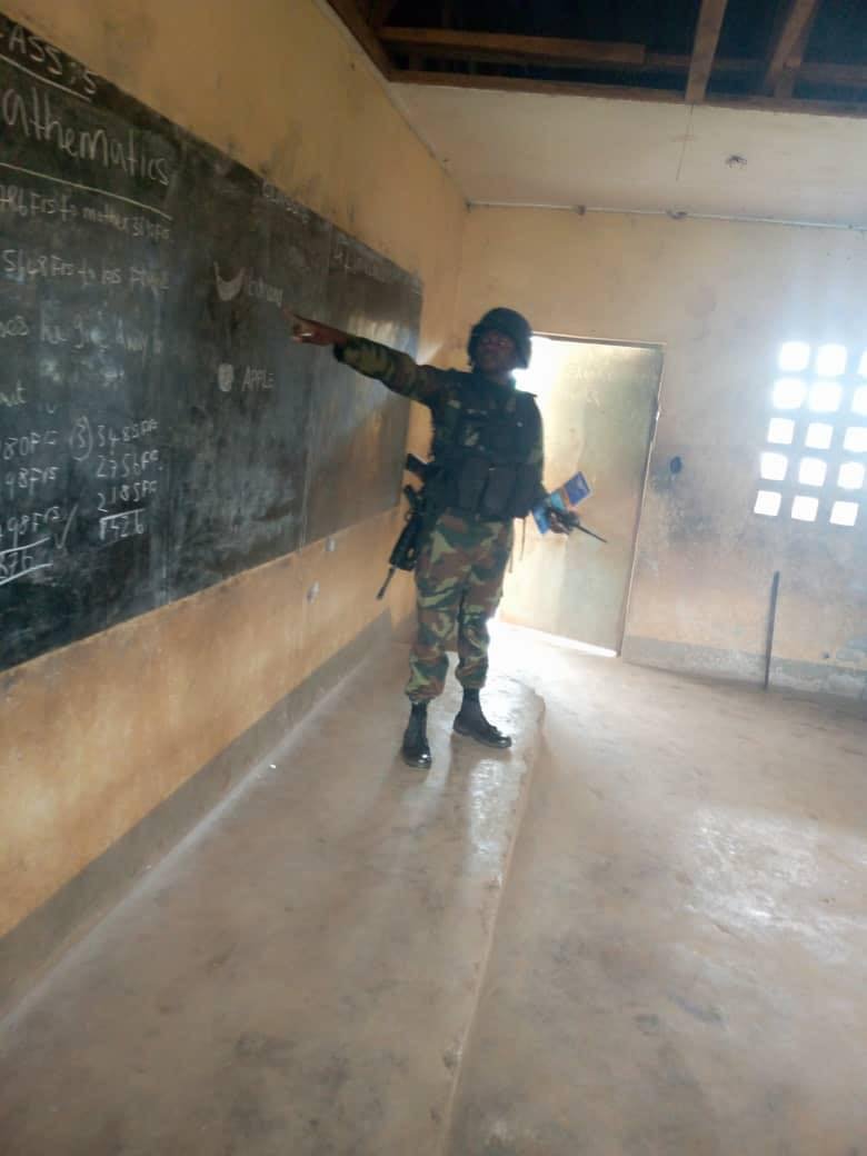cameroonians's tweet photo. These photos from Southern Cameroons are alarming! How can children be allowed to sit in class taking lectures from men uniform with loaded guns? This goes against all norms of pedagogy! We the students say end the war now! @PR_Paul_BIYA
#Cameroon #War https://t.co/VqhZ8JY53f