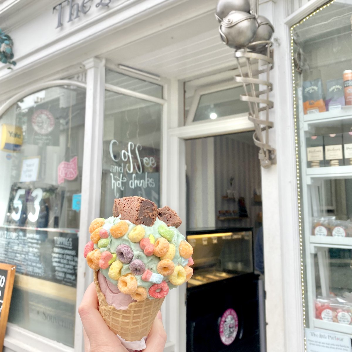 discovercake's tweet image. There are brownies on my #icecream 😮😊 This super delicious and cute icecream is from The Little Parlour near #Edinburgh