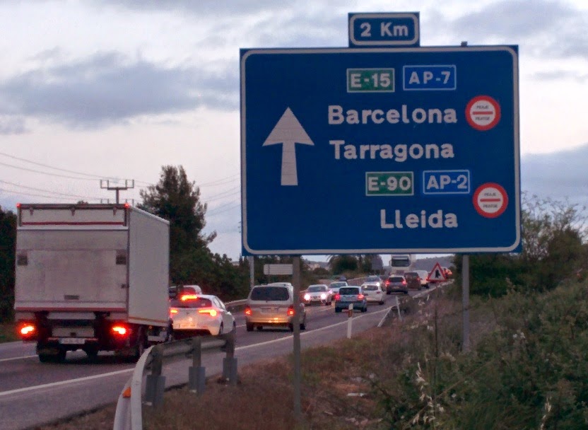 MobCat_cat's tweet image. Culpar la retirada dels peatges i pensar que més gent utilitza les vies ràpides sense peatge? Ningú s&apos;en recorda ja de com anaven les Nacionals i la quantitat de vides que s&apos;han perdut amb el cost de les mateixes? Una mica de coherència, gràcies. Prou frau i CORRUPCIÓ POLÍTICA !