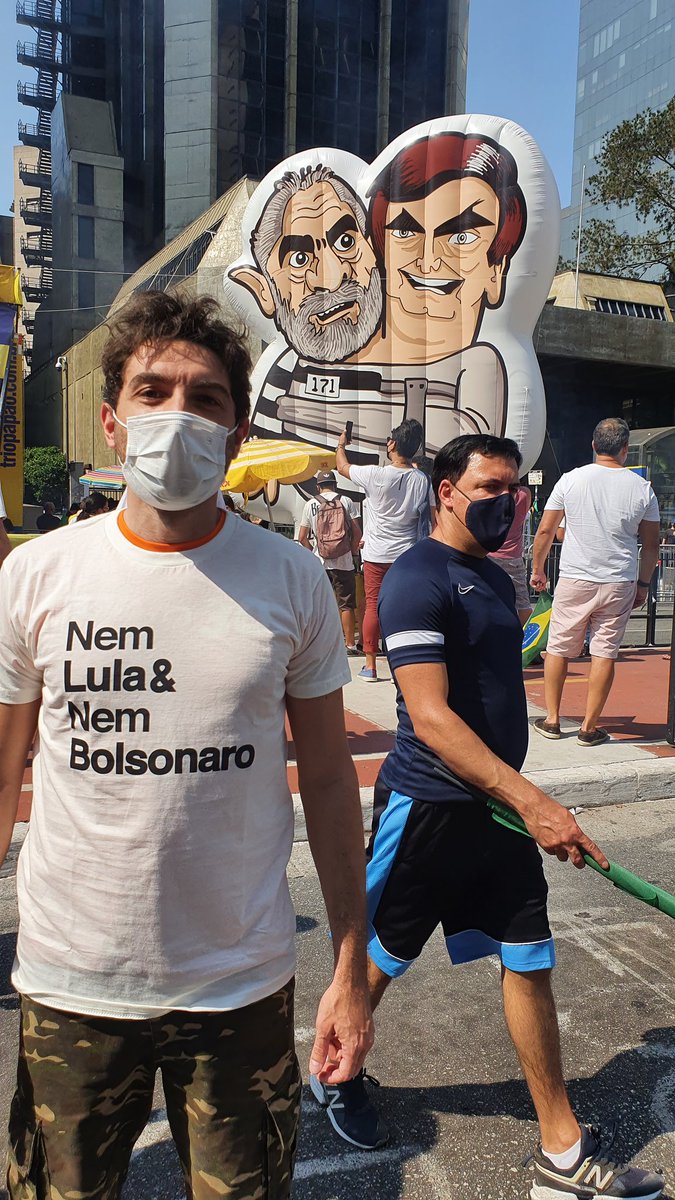ttmionzinho's tweet photo. Não idolatro políticos, são funcionários e não heróis. #ForaBolsonaro https://t.co/s6mqspvpFQ
