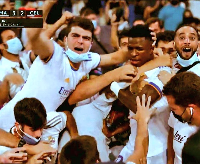 Raul7Capitan7's tweet photo. Puro sentimiento Madridista... A mí estas cosas me encantan!

#HalaMadrid https://t.co/AUIPgQ8HZN